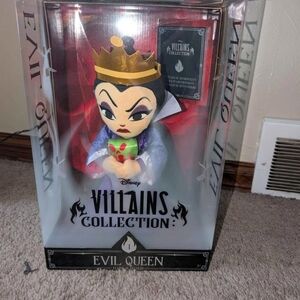 Disney Villains Collection Evil Queen with Crown and Apple